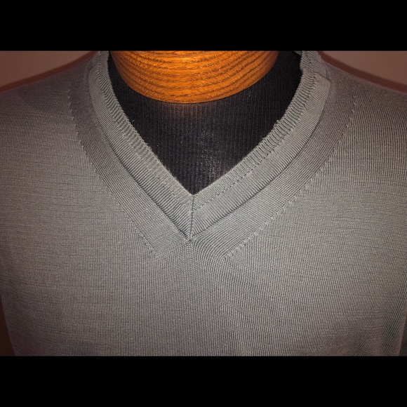 Like new Alfani beautiful gray vneck - Picture 3 of 7